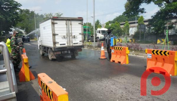 Siagakan Alat Penyemprot di Pintu  Masuk dan Keluar 